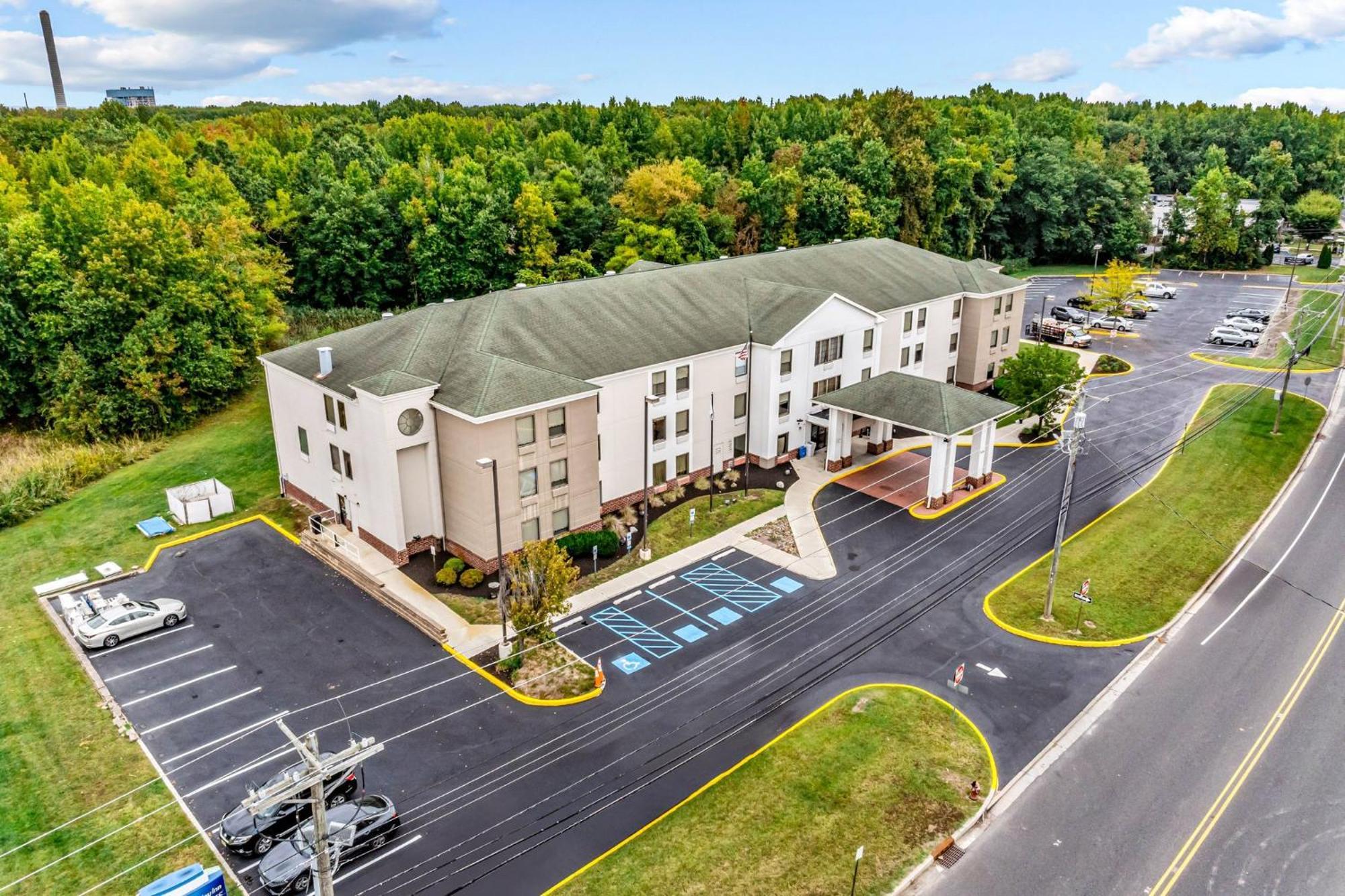 Holiday Inn Express & Suites Carneys Point - Pennsville By Ihg Buitenkant foto