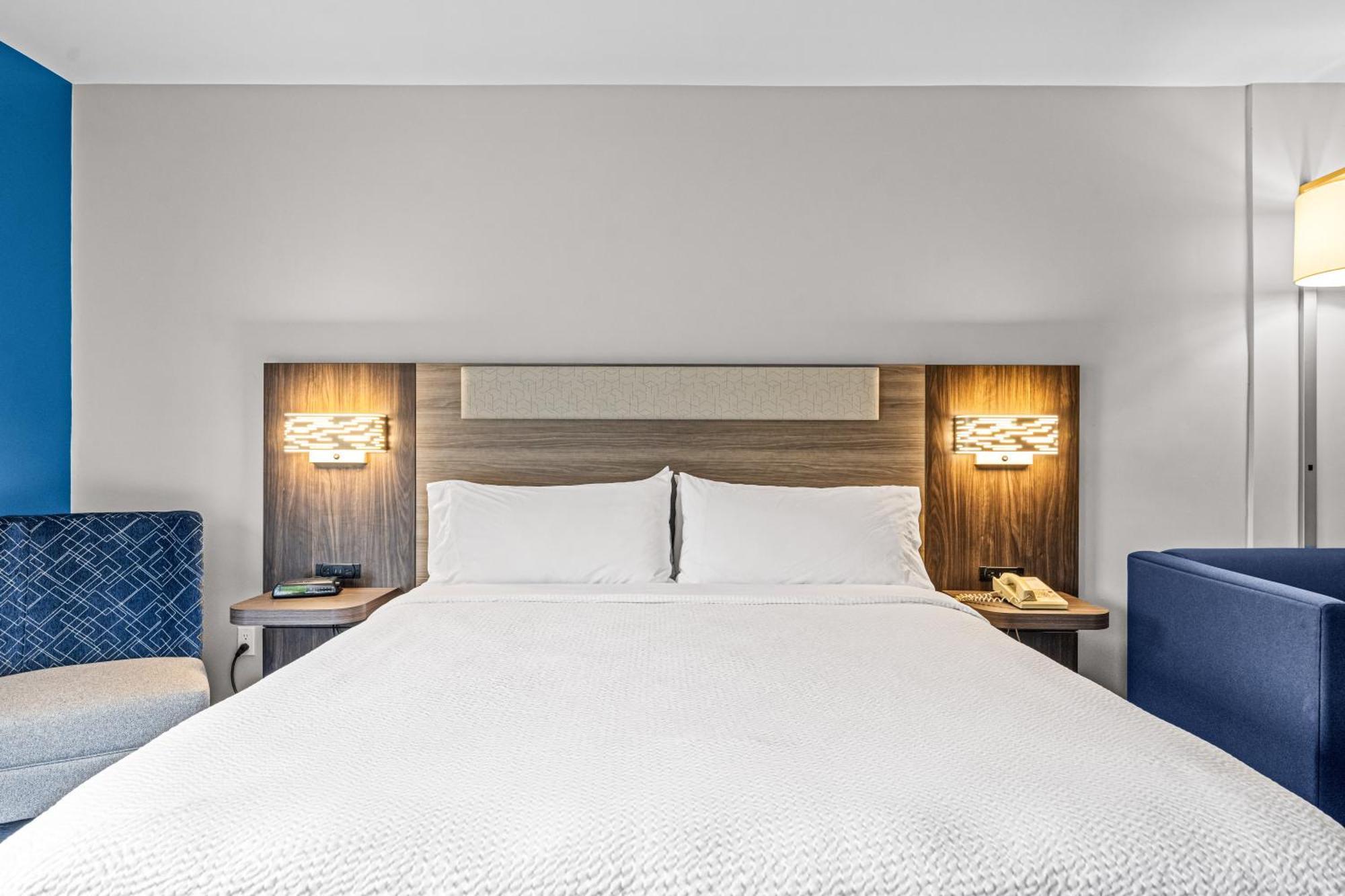 Holiday Inn Express & Suites Carneys Point - Pennsville By Ihg Buitenkant foto