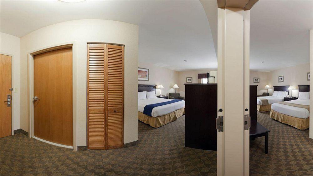 Holiday Inn Express & Suites Carneys Point - Pennsville By Ihg Buitenkant foto